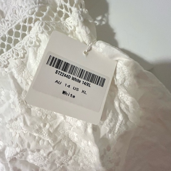 NEW Selfie Leslie: How Romantic Flounce Sleeve Lace-Up Back Dress - Picture 6 of 8